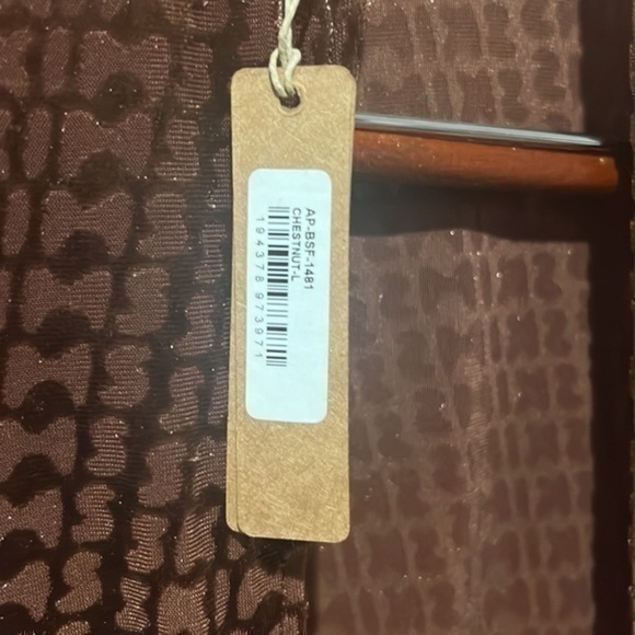 Skims - Picture 6 of 10